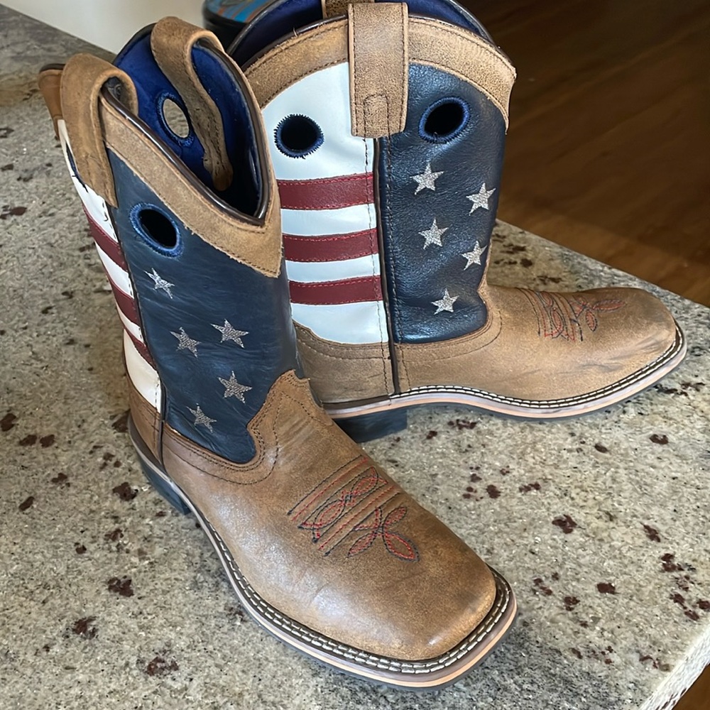 Cody James boys size 2 American flag cowboy boots